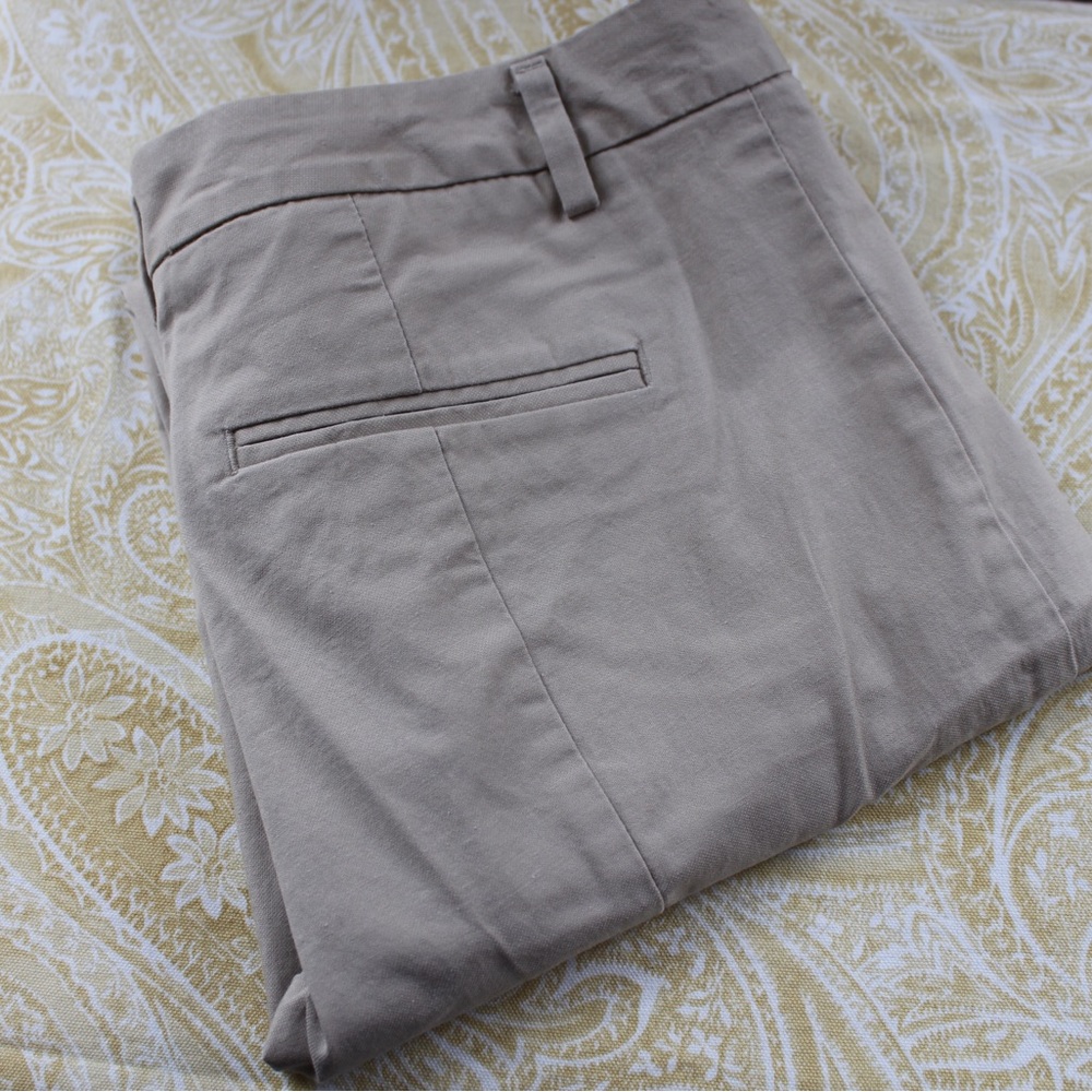 Gap Slim Cropped khakis – like new condition!